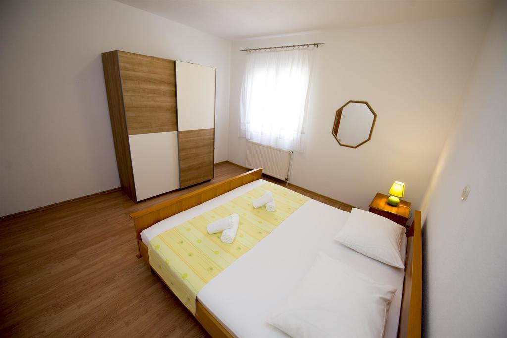 Apartments Meri Трогир Экстерьер фото