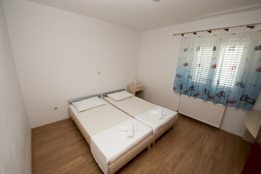 Apartments Meri Трогир Экстерьер фото
